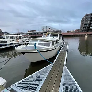 Botel Suesses Motorboot - Ueberseestadt, BRE