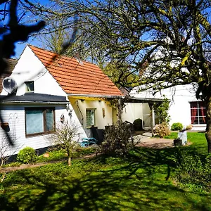 Ferienhaus Gemuetliches Haus Mit Grossem Traumhaften Garten, Bremen